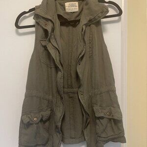 Small Army Green Zipper Vest